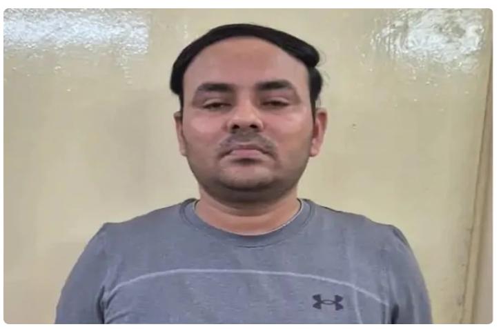 नोएडा एसटीएफ ने 50 हजार रुपये का इनामी पकड़ा: पुलिस अधिकारी बनकर जबरन वसूली की मांग करता था, 6 साल बाद लखनऊ से गिरफ्तार