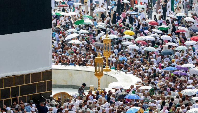 Hajj pilgrimage 2024: इस साल सऊदी अरब में भीषण गर्मी ने 1,300 से अधिक हज यात्रियों को मौत ।