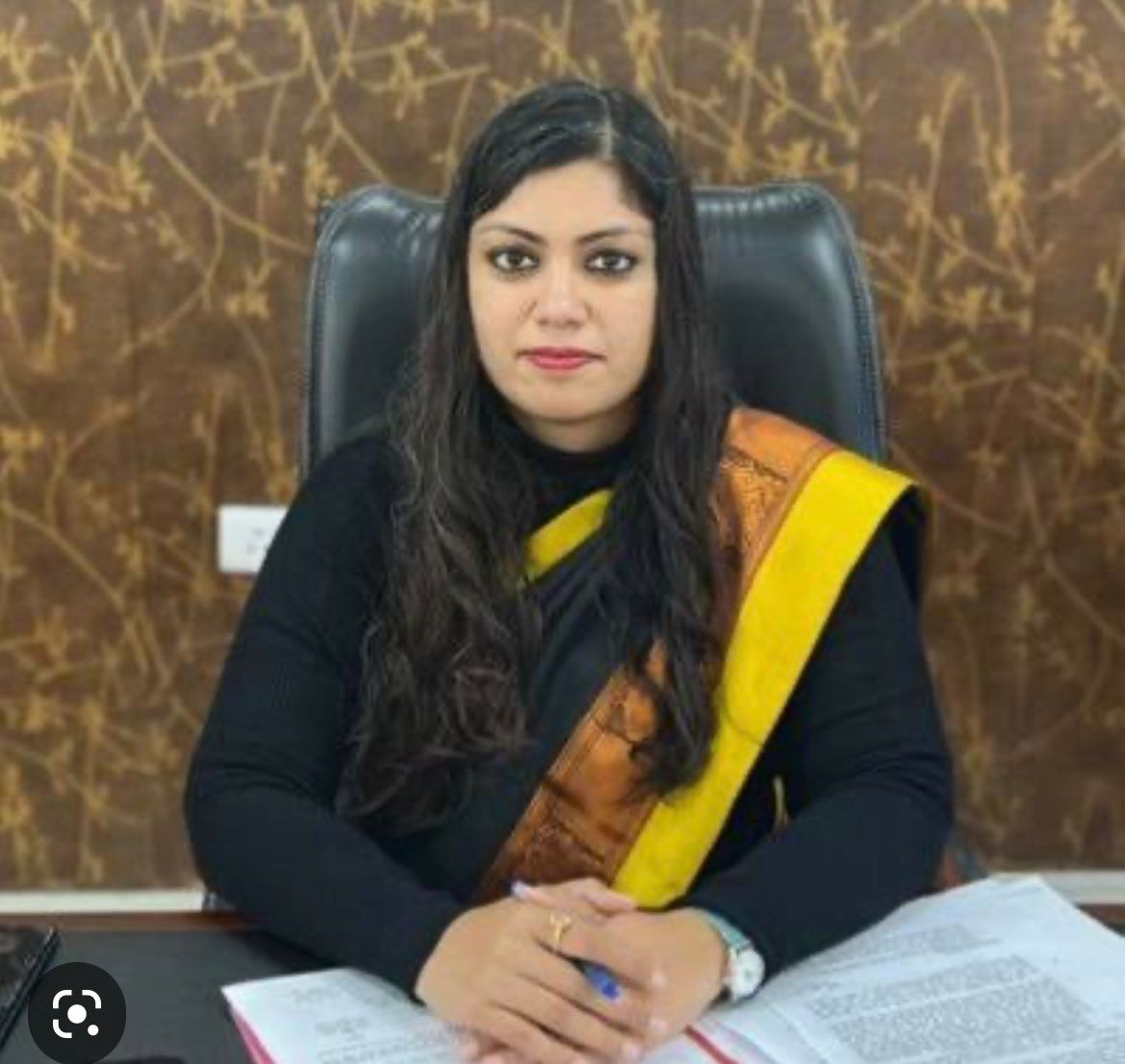 यूपी में कई IAS अफसरों का तबादला : मेधा रूपम ग्रेटर से हुआ ट्रांसफ़र , पूरी लिस्ट पढ़े ।