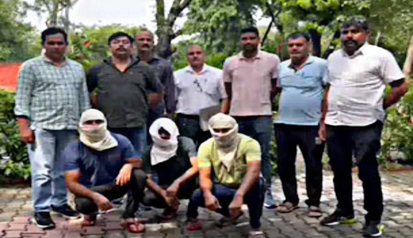 ग्रेटर नोएडा में प्रॉपर्टी विवाद में दोस्त की हत्या, दिल्ली पुलिस ने तीन आरोपियों को किया गिरफ्तार