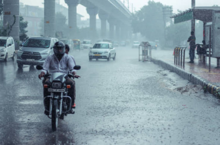 दिल्ली में भारी बारिश का अलर्ट: घर से निकलने से पहले सोचें