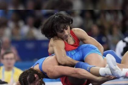 Vinesh Phogat Disqualified : भारत की उम्मीदों को बड़ा झटका,विनेश फोगाट नहीं लड़ पाएंगी गोल्ड मेडल मुकाबला