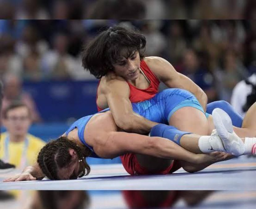 Vinesh Phogat Disqualified : भारत की उम्मीदों को बड़ा झटका,विनेश फोगाट नहीं लड़ पाएंगी गोल्ड मेडल मुकाबला