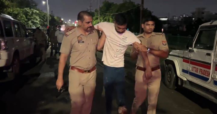 नोएडा में जन्माष्टमी की रात पुलिस का बड़ा एनकाउंटर: तीन कुख्यात अपराधी गिरफ्तार