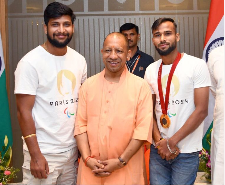 ग्रेटर नोएडा : पेरिस पैरालंपिक में स्वर्ण पदक जीतकर लौटे प्रवीण कुमार को मुख्यमंत्री योगी आदित्यनाथ ने दी बधाई