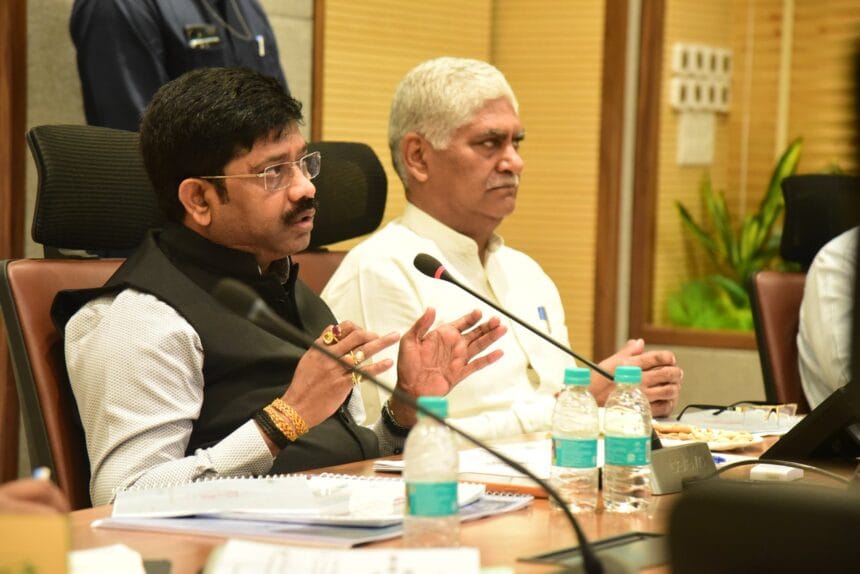 नोएडा, ग्रेटर नोएडा और यमुना (यीडा) एक दूसरे से जोड़े जाएंगे: तीनो प्राधिकरणों के अधिकारियों ने औद्योगिक विकास मंत्री नंद गोपाल नंदी के सामने रखा मास्टर प्लान