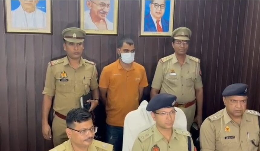 नोएडा में एटीएम कार्ड बदलकर ठगी करने वाले गिरोह का पर्दाफाश, 96 एटीएम कार्ड के साथ एक आरोपी गिरफ्तार