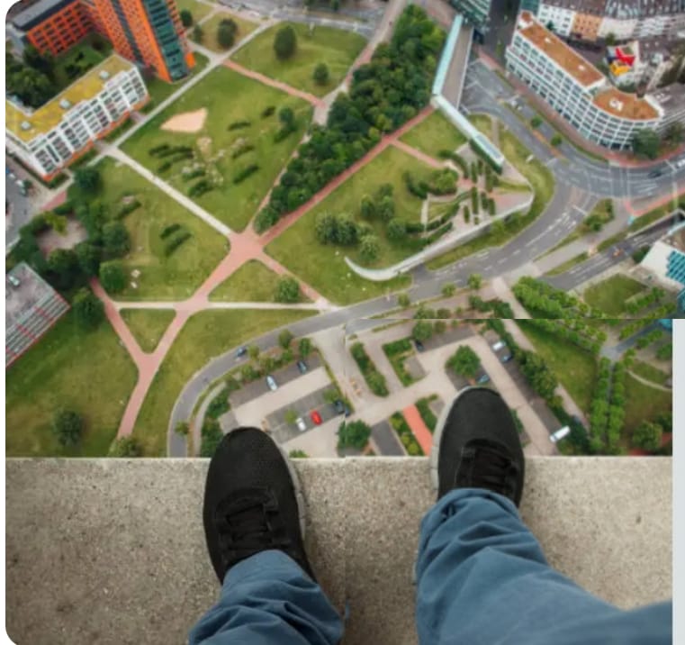 नोएडा: सुपरटेक केप टाउन में हड़कंप, मानसिक रोगी युवक ने की आत्महत्या की कोशिश