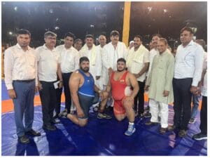 नोएडा में एक लाख का इनाम: भारतीय नौसेना का सपूत पुष्पेंद्र बना ऋषिपाल केसरी ,महाराष्ट्र के पृथ्वीराज को हराकर जीता एक लाख का इनाम