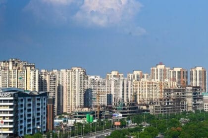 ग्रेटर नोएडा और ग्रेनो वेस्ट: बेहतर कनेक्टिविटी के लिए नए आयाम सड़क परियोजनाओं में तेजी