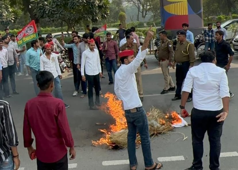 ग्रेटर नोएडा में योगी आदित्यनाथ का पुतला फूंकने पर सपा नेता मोहित नागर समेत 60 लोगों पर मुकदमा
