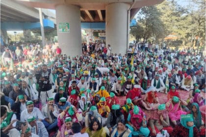 ग्रेटर नोएडा में किसानों की महापंचायत: किसानों की गिरफ्तारी के विरोध में प्रदर्शन और समिति का गठन