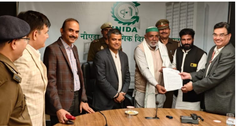 ग्रेटर नोएडा: किसानों की जीत, धरना समाप्त, हर बृहस्पतिवार होगी समस्याओं का समाधान , किसानों का धरना हुआ समाप्त