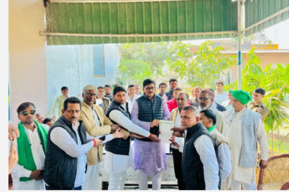 जेवर विधायक बोले: किसान सड़कों पर, जिम्मेदार पुरानी सरकारों की नीतियां