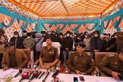 नोएडा में धोखाधड़ी का बड़ा खेल: 76 गिरफ्तार, विदेशियों से की जाती थी ठगी , पूरी ख़बर पढ़े !