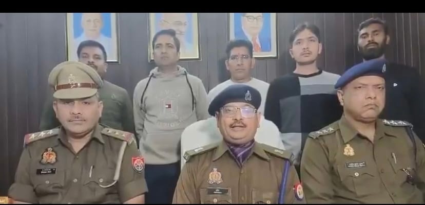 नोएडा में बाल अपचारियों का मोबाइल चोरी गैंग पकड़ा गया, 57 मोबाइल बरामद