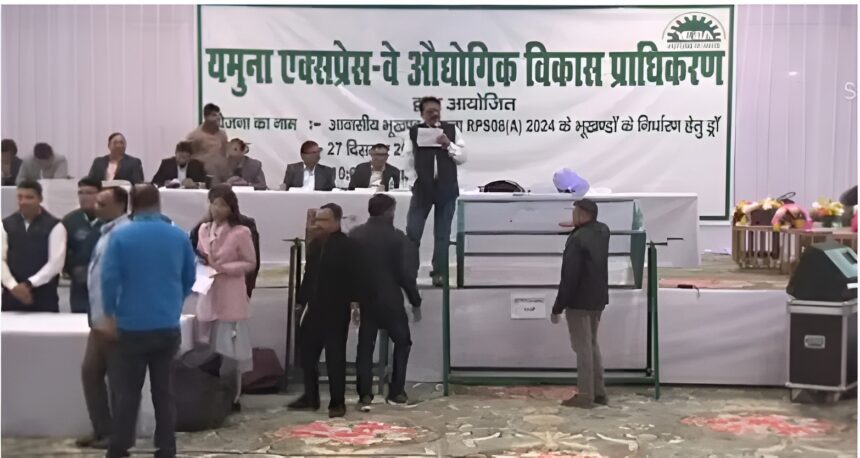 यमुना एक्सप्रेसवे: एयरपोर्ट के पास घर का सपना हुआ साकार, 451 लोगों को मिला प्लॉट