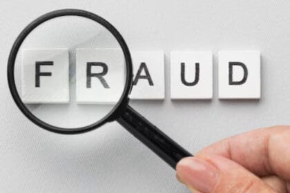 लिफ्ट लगाने के नाम पर लाखों की ठगी: कंपनी से साढ़े आठ लाख रुपये ठगे