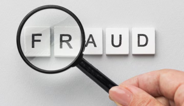 लिफ्ट लगाने के नाम पर लाखों की ठगी: कंपनी से साढ़े आठ लाख रुपये ठगे