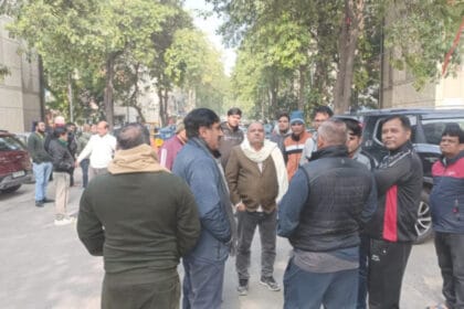 नोएडा: श्री साईं अपार्टमेंट में RWA की आम सभा में हंगामा, अध्यक्ष पर वित्तीय अनियमितताओं के आरोप