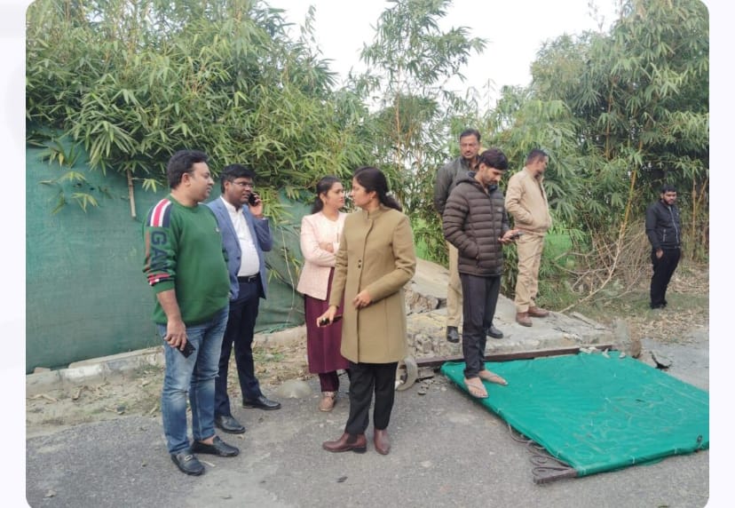 Greater Noida : डूब क्षेत्र में 12 अवैध फार्म हाउसों पर प्रशासन का कड़ा प्रहार, करोड़ों की संपत्ति ध्वस्त