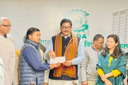 ग्रेटर नोएडा के स्थापना दिवस पर किसानों को 10.35 करोड़ का चेक वितरण