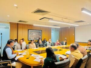 ग्रेटर नोएडा के स्थापना दिवस पर किसानों को 10.35 करोड़ का चेक वितरण