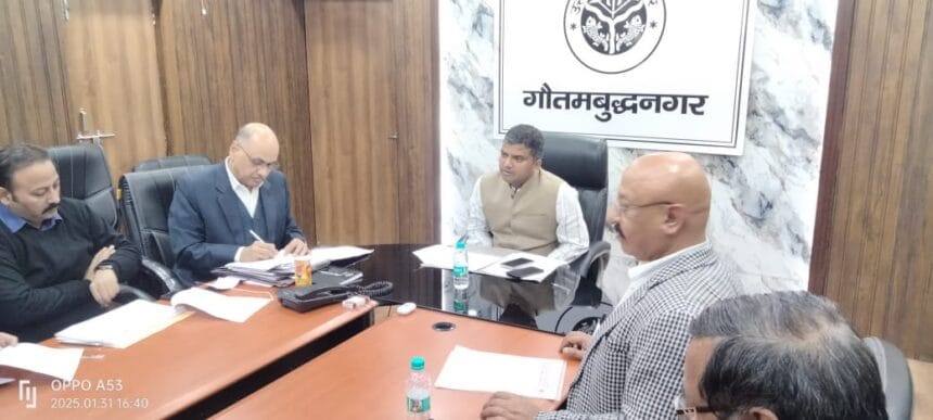 गौतम बुद्ध नगर में अवैध निर्माणों पर डीएम का कड़ा रुख, भू-माफियाओं पर कार्रवाई के आदेश
