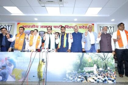 दिल्ली में AAP के तीन पार्षद BJP में शामिल: वीरेंद्र सचदेवा की मौजूदगी में हुआ बड़ा राजनीतिक बदलाव