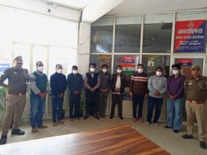 नोएडा: खुद को अधिकारी बताने वाले गैंग का खुलासा, 9 आरोपी गिरफ्तार