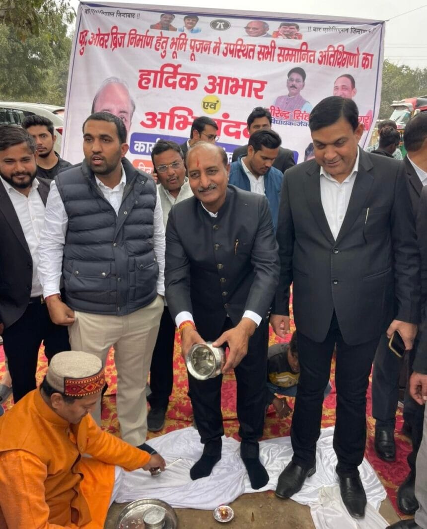 ग्रेटर नोएडा में जिला न्यायालय और कलेक्ट्रेट के बीच फुटओवर ब्रिज का शिलान्यास