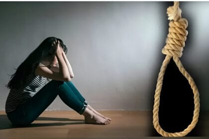 नोएडा में 21 वर्षीय युवती ने मानसिक तनाव में की आत्महत्या,पुलिस ने शव को पोस्टमार्टम के लिए भेजा