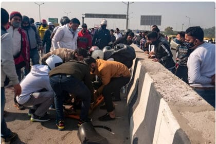 ग्रेटर नोएडा में अच्छेजा गांव के पास सड़क हादसा: खिलौना कंपनी के दो कर्मचारियों की दर्दनाक मौत