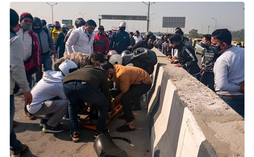 ग्रेटर नोएडा में अच्छेजा गांव के पास सड़क हादसा: खिलौना कंपनी के दो कर्मचारियों की दर्दनाक मौत