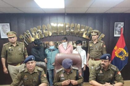 नोएडा में नौकर बना लुटेरा: महिला को बंधक बनाकर 53 लाख की लूट,पुलिस ने 4 को दबोचा,10 लाख बरामद ।
