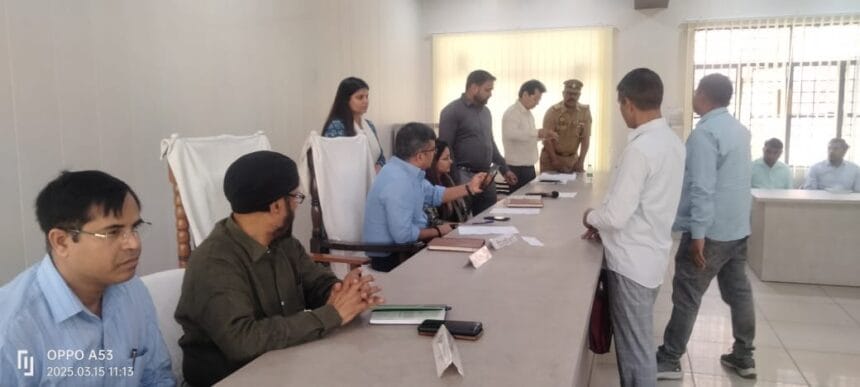 तहसील संपूर्ण समाधान दिवस: गौतमबुद्ध नगर में 32 शिकायतें दर्ज, 3 का मौके पर समाधान