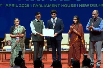 अर्जुन को राष्ट्रीय युवा पुरस्कार मिलते ही मायचा गांव में जश्न का माहौल, गोल्फर बेटे की उपलब्धि पर दादी-पिता की आंखें हुईं नम, गांव में बटी मिठाईयां