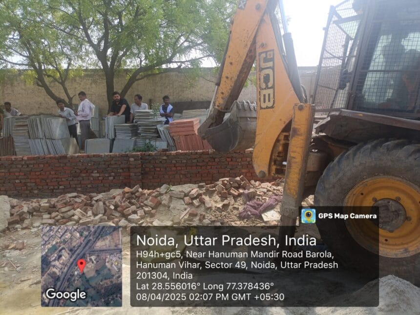 नोएडा प्राधिकरण का सलारपुर गांव में चला बुलडोजर, 21 करोड़ की भूमि अतिक्रमणमुक्त
