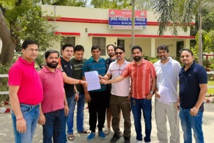 ग्रेटर नोएडा वेस्ट: ला रेजिडेंशिया सोसायटी में शराब की दुकान खुलने का विरोध, निवासियों ने प्रशासन को सौंपा ज्ञापन