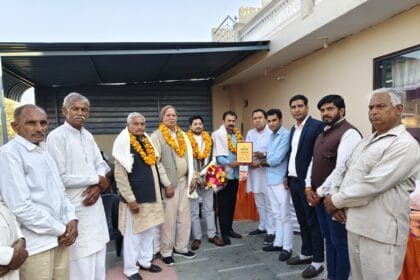 दहेज मुक्त विवाह करने वाले परिवार को संकल्प संस्था ने किया सम्मानित