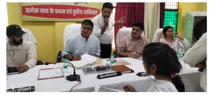 गौतमबुद्ध नगर: संपूर्ण समाधान दिवस में उमड़ी फरियादियों की भीड़, 94 शिकायतें दर्ज, मौके पर केवल 8 का निस्तारण