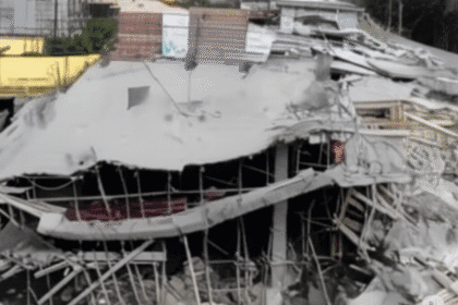 ग्रेटर नोएडा के सैनी गांव में निर्माणाधीन मकान की शटरिंग गिरने से 6 वर्षीय बच्चे की दर्दनाक मौत