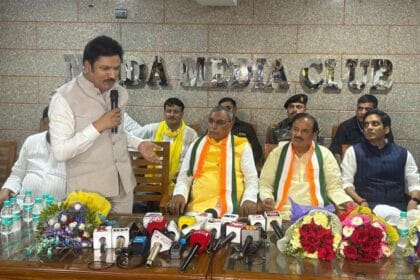 नोएडा: पत्रकार समाज का आईना हैं - डॉ. महेश शर्मा; पत्रकारों के हित की रक्षा के लिए बने पत्रकार आयोग" - ओमप्रकाश राजभर