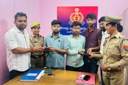नोएडा पुलिस की तत्परता: 24 घंटे में ढूंढे 4 गुमशुदा मोबाइल फोन, मालिकों के चेहरे खिले
