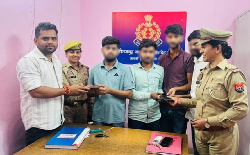 नोएडा पुलिस की तत्परता: 24 घंटे में ढूंढे 4 गुमशुदा मोबाइल फोन, मालिकों के चेहरे खिले