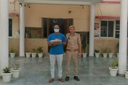 नोएडा में संदीप भाटी नाम से फर्जी पुलिसकर्मी गिरफ्तार, रौब झाड़ते हुए चढ़ा असली पुलिस के हत्थे