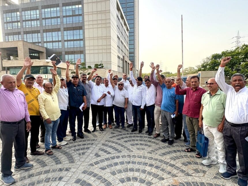 ग्रेटर नोएडा में गार्बेज कलेक्शन चार्ज पर भड़के लोग, प्राधिकरण की बैठक का बायकॉट कर दी आंदोलन की चेतावनी