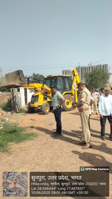 ग्रेटर नोएडा के सुनपुरा गांव में प्राधिकरण की बड़ी कार्रवाई: 20 हजार वर्ग मीटर जमीन से हटाया अतिक्रमण