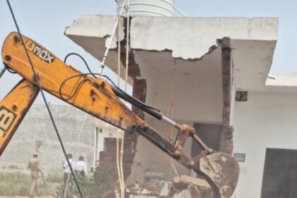 नोएडा: शफीपुर गांव के 40 हजार वर्ग मीटर अवैध निर्माण पर चला बुलडोजर, 6 करोड़ की जमीन मुक्त