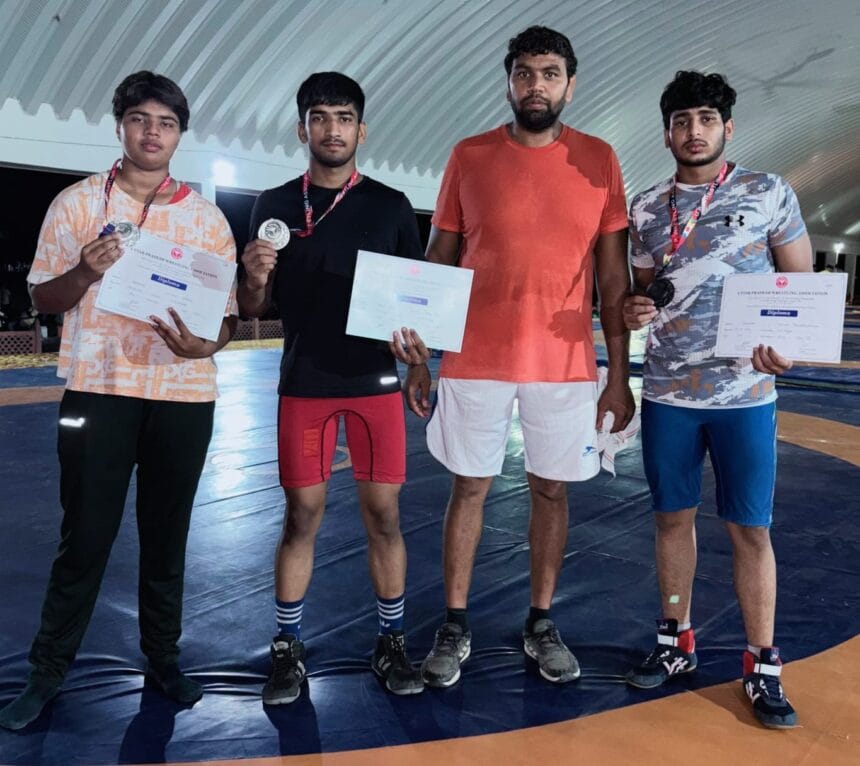 नोएडा की मिट्टी का कमाल, सोहरखा अखाड़े के पहलवानों ने स्टेट चैंपियनशिप में जीते तीन पदक